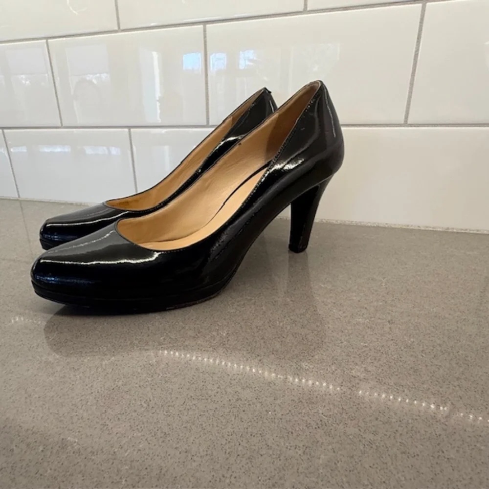 Share Women's Cole Haan Chelsea Nike Air Black Patent Leather 3.5